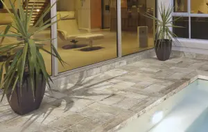 SOUTH SIDE INTERIEUR